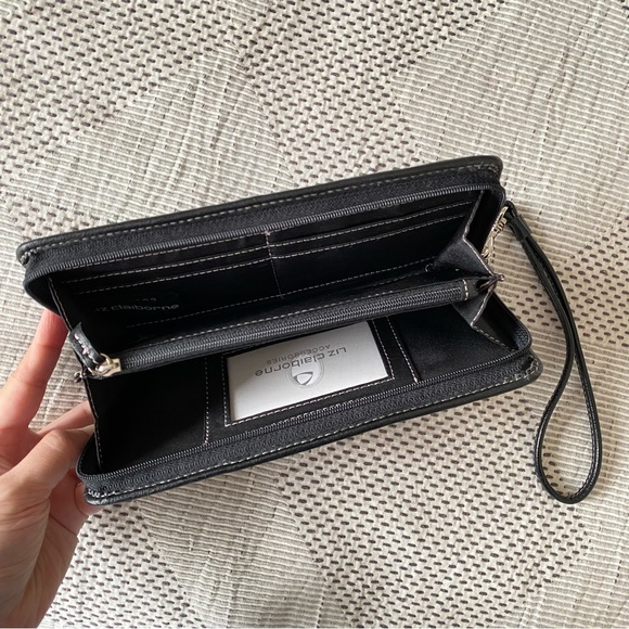 Liz Claiborne wallet / wristlet / clutch with pink K - Picture 3 of 3